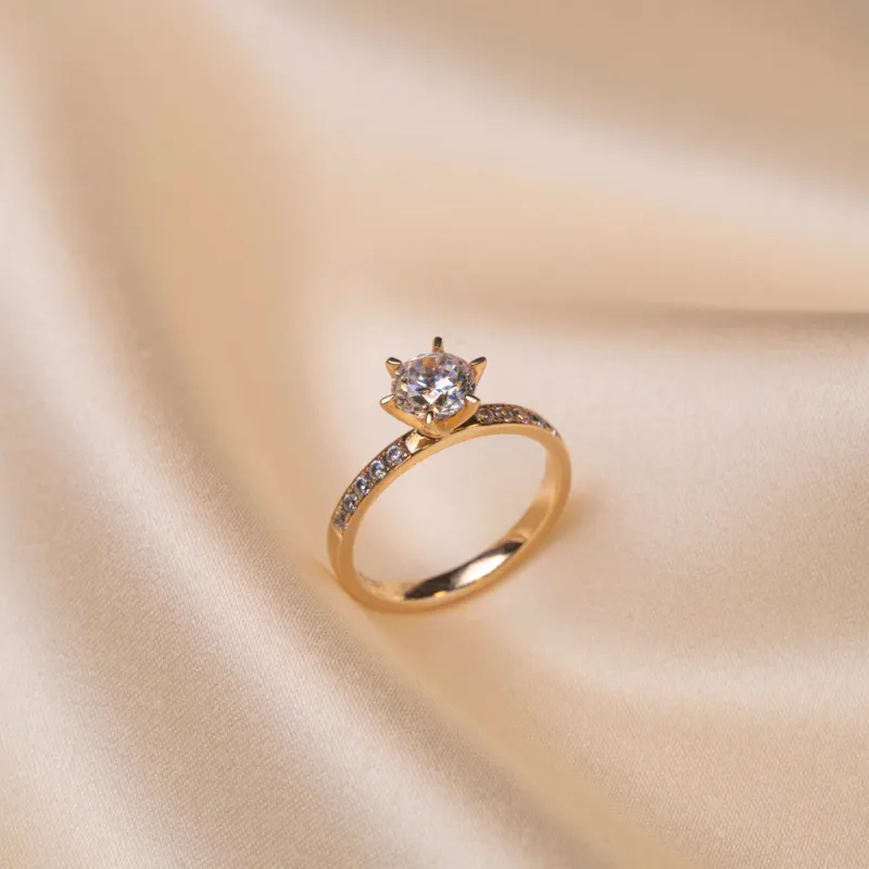 Ring THE CROWN 585 gull med LAB grown diamanter 1,20ct VS1