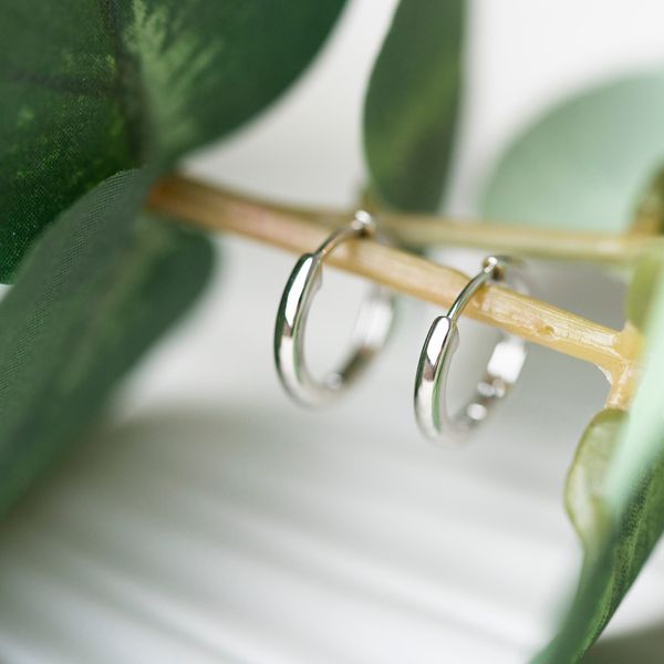 Hovedbilde Nora Mørk øreringer i sølv, 15mm